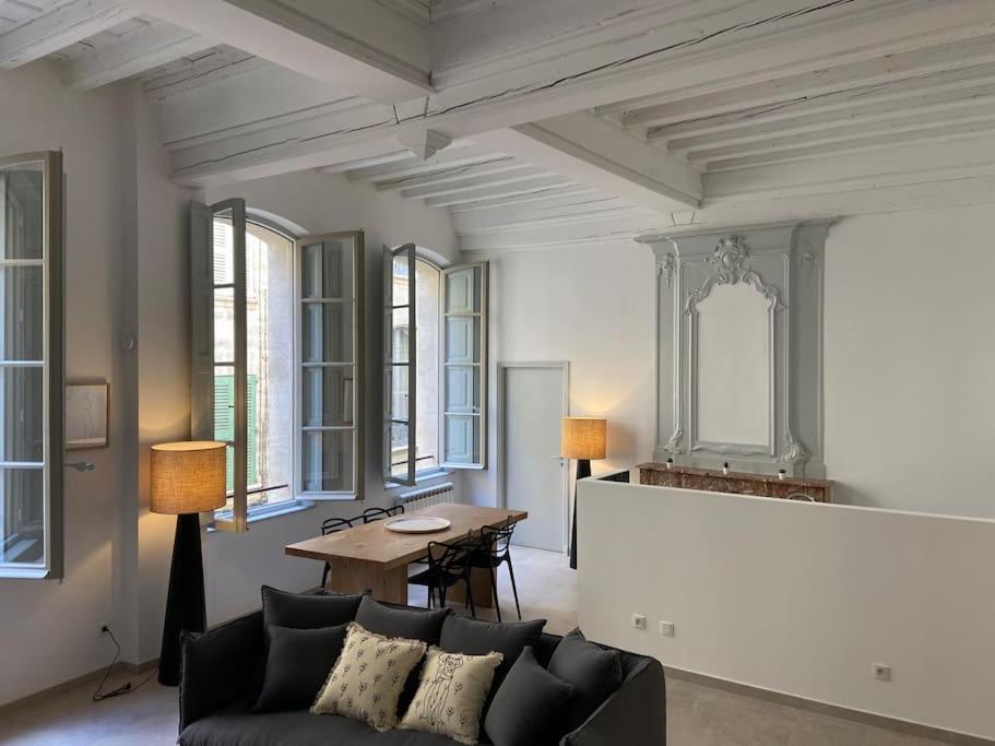 Appartement Avec Ventilateurs Proche Du Palais Des Papes Avignon Exterior photo